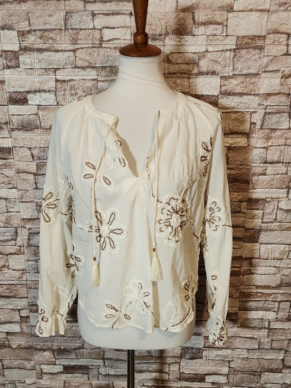 Industry  Republic Clothing Ivory Embroidered Peasant Blouse Brand New